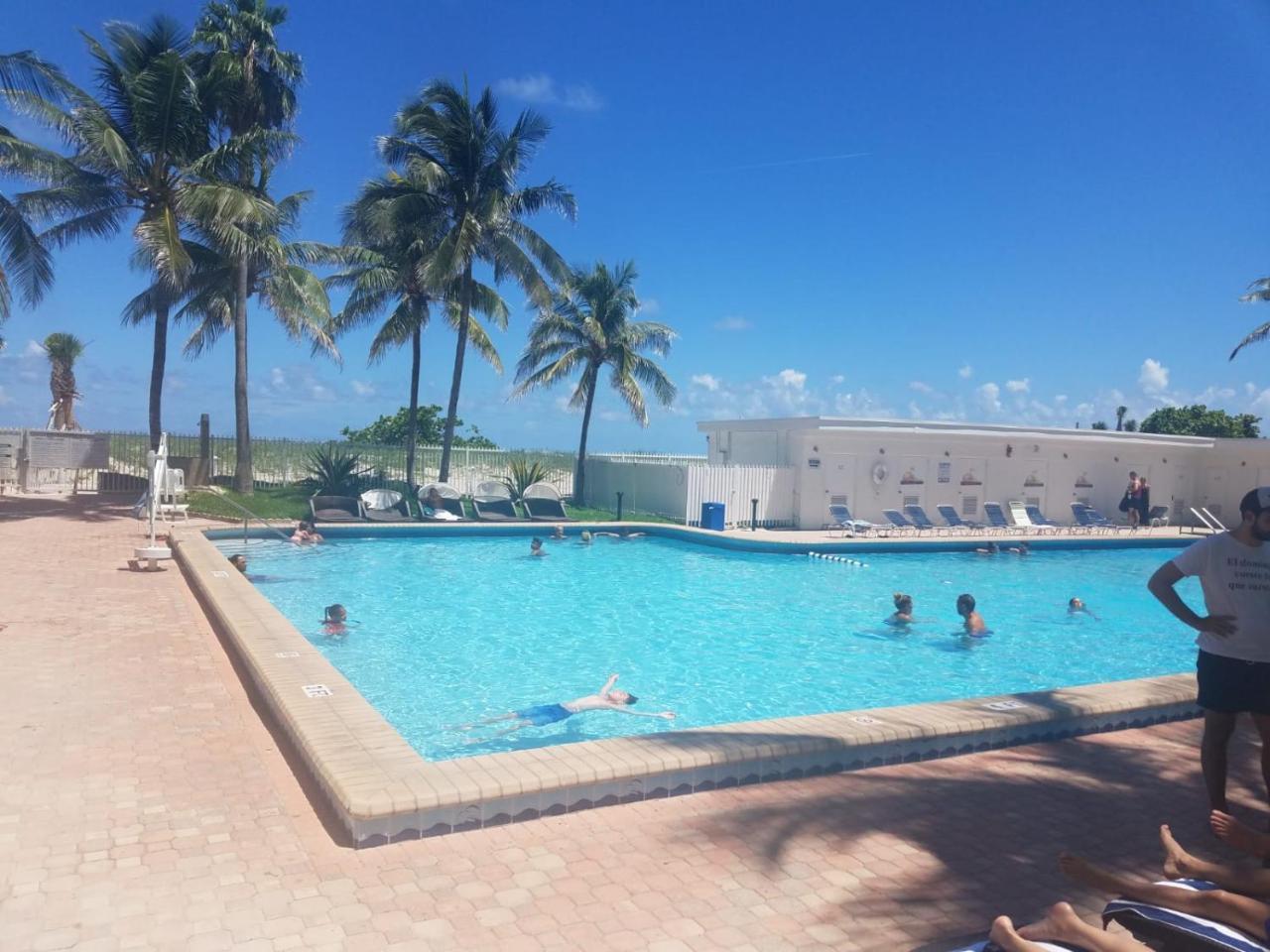 Beach Front Studio Aparthotel Miami Beach Exterior photo